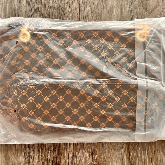 LaRue Chic Monogram Tote Bag - Picture 4 of 4